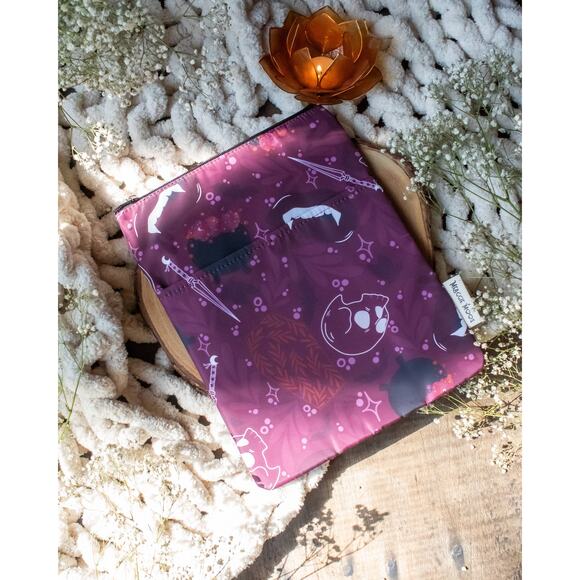 Book / Tablet Sleeve | Maroon Magic - Picture 2 of 8